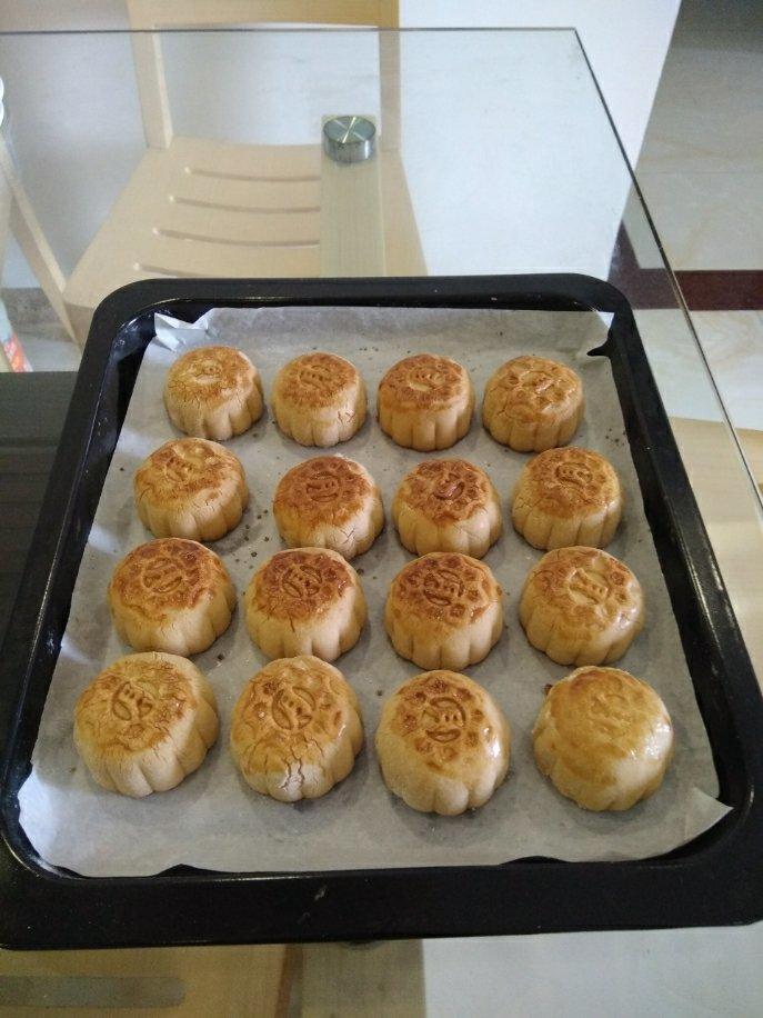 广式月饼—蛋黄莲蓉月饼