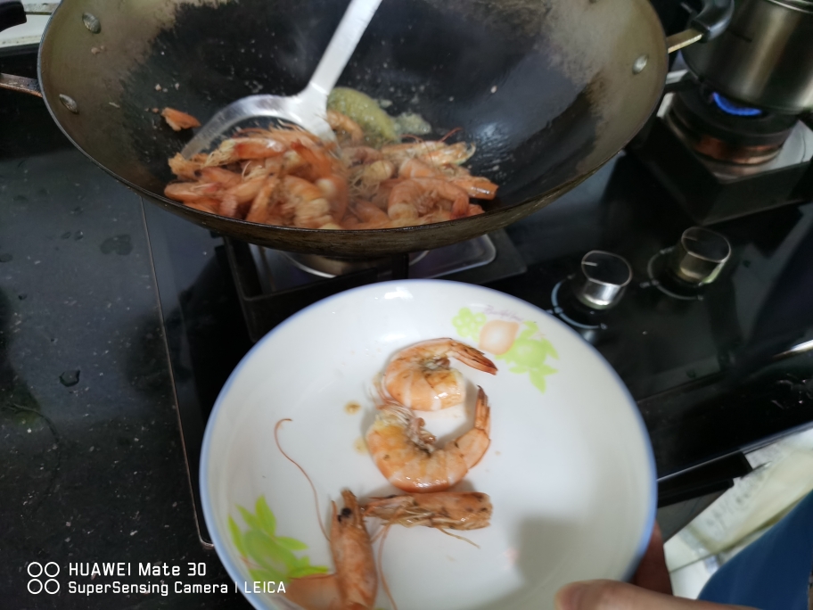 油焖大虾的做法 步骤2