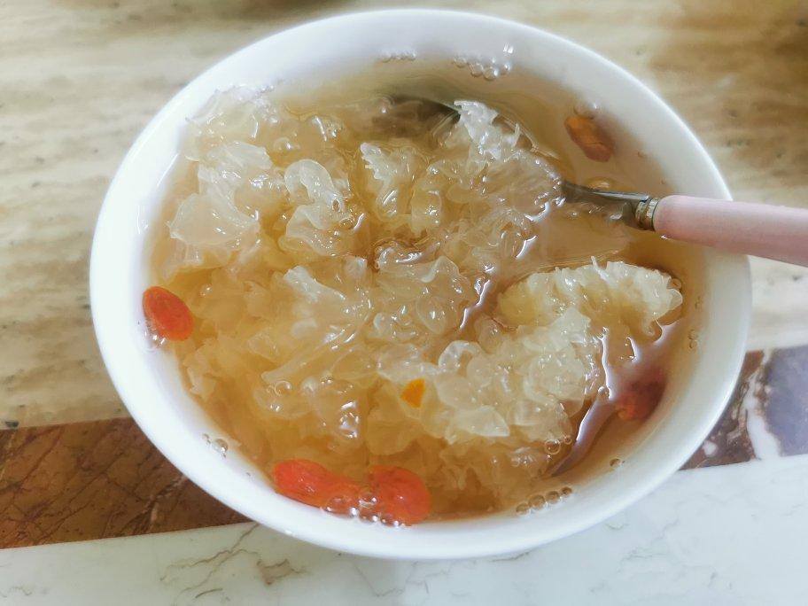 爱呷猪囡做的冰糖雪梨银耳羹