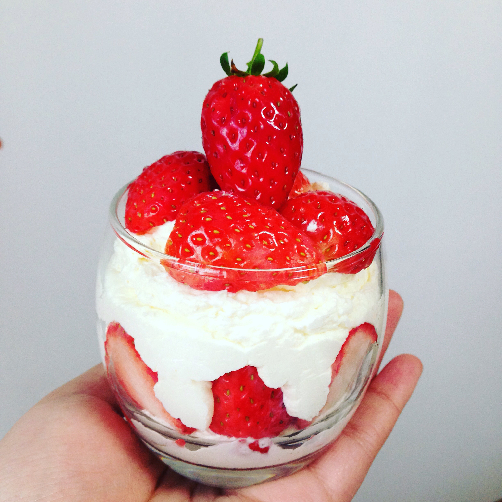 rainbowfish做的自家制草莓奶油杯