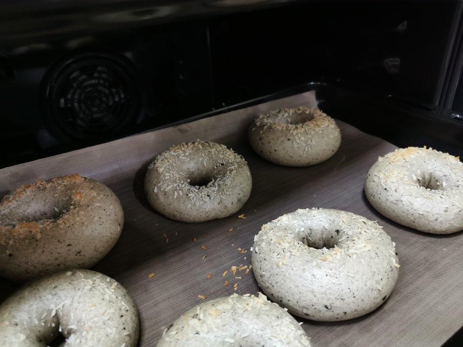 黑芝麻全麦贝果