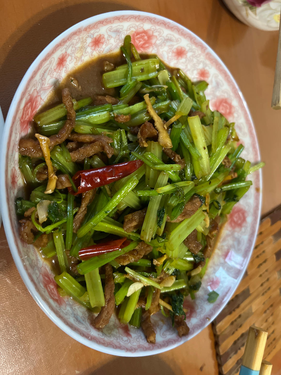 下饭芹菜炒肉