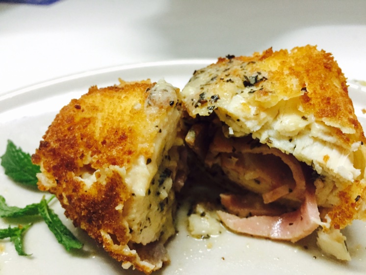 得儿飘飘一飘做的chickencordonbleu蓝绶带法式鸡肉卷