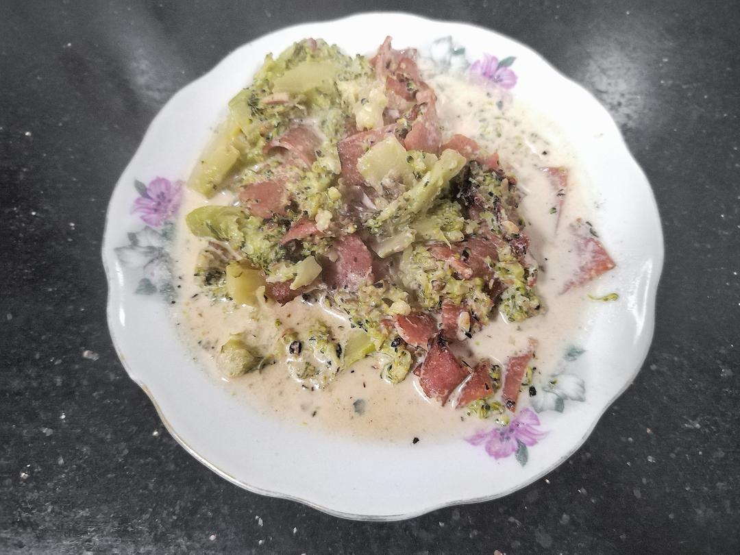 培根奶汁烩西兰花