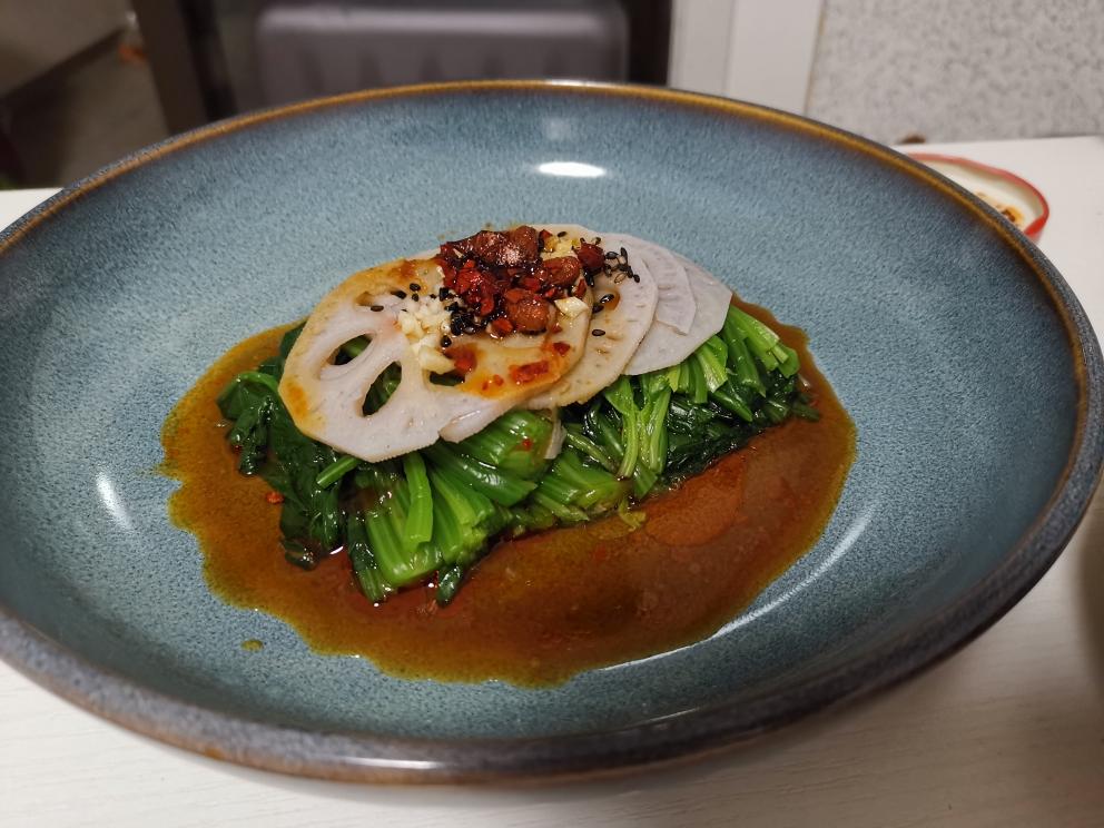 凉拌菠菜藕片的做法