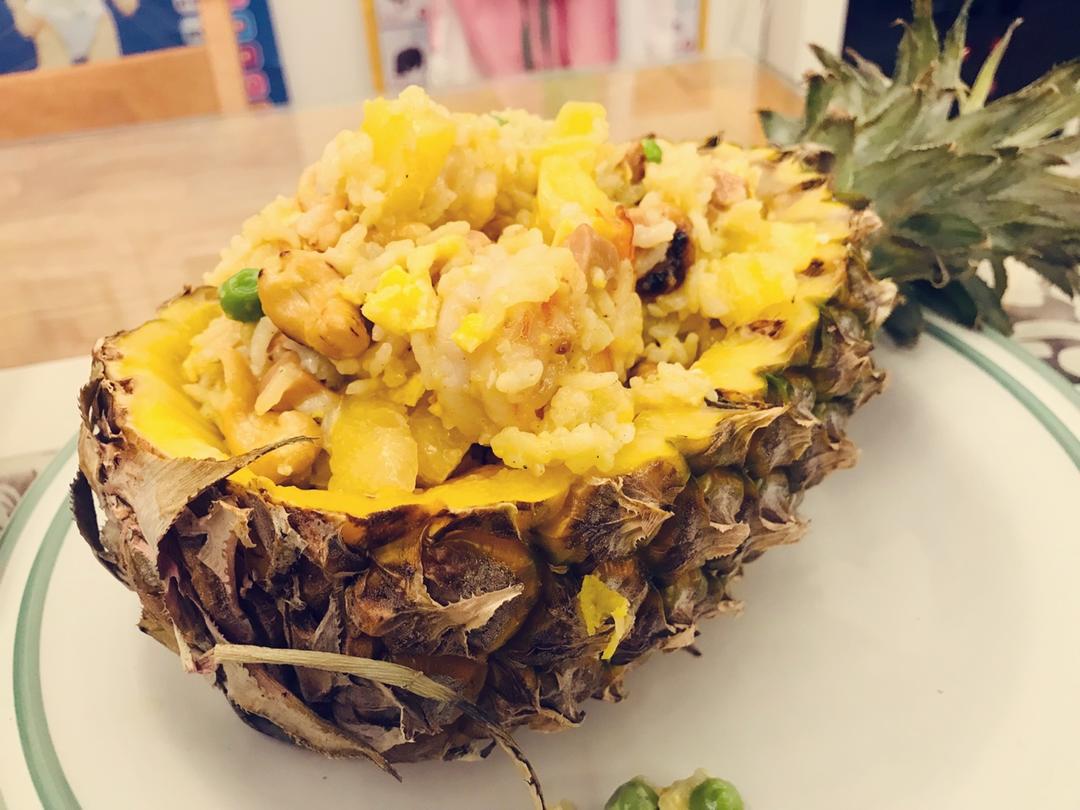 泰式海鲜菠萝饭