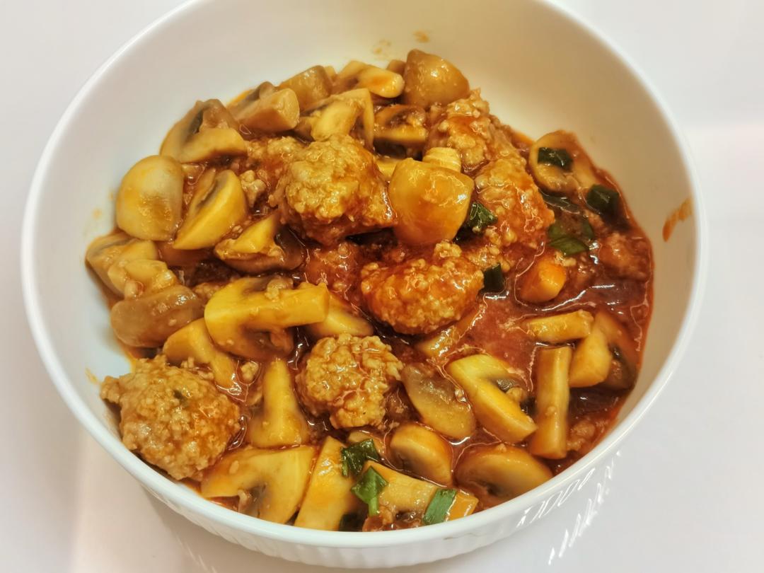 南瓜口蘑炖丸子（附现挤的猪肉丸子做法）