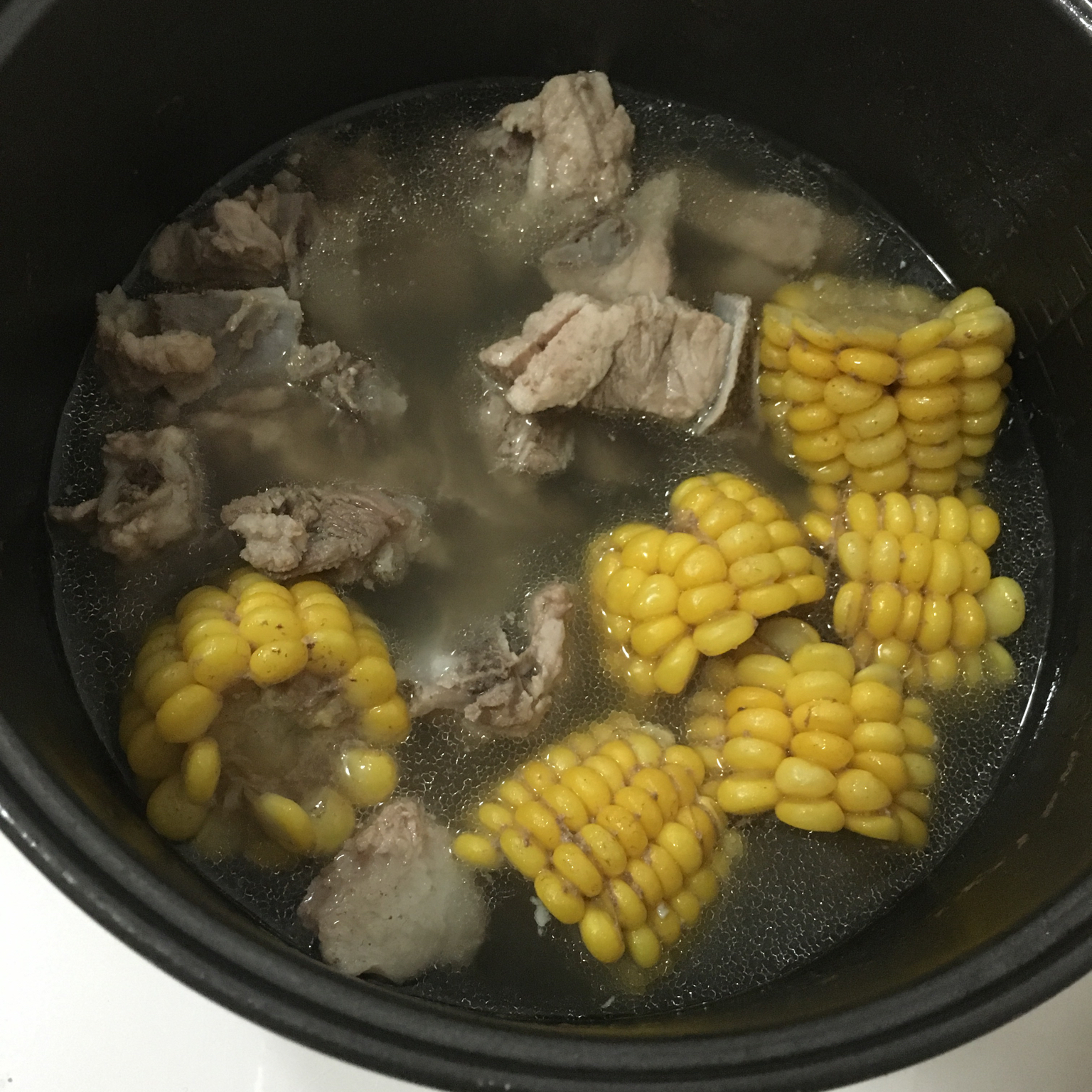 玉米排骨西红柿汤