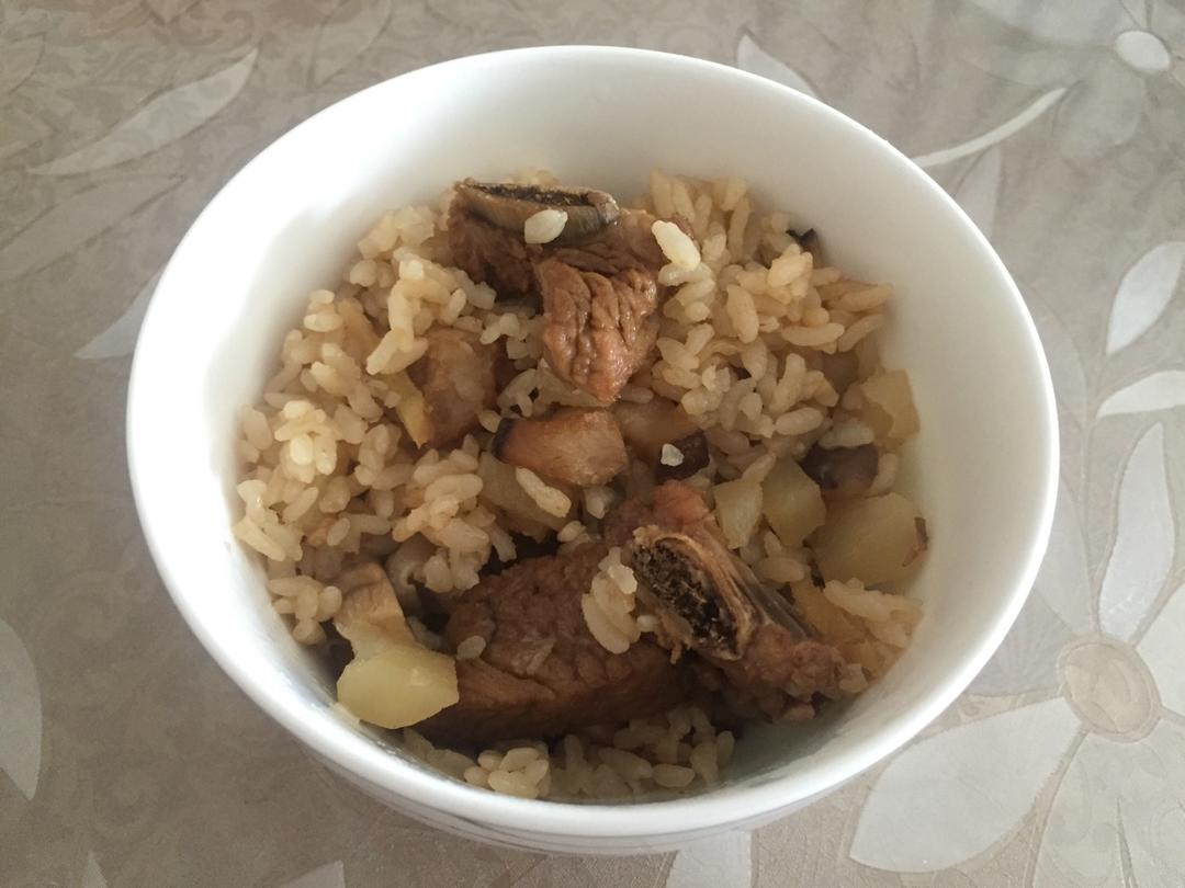 喷香排骨焖饭（爆好吃）