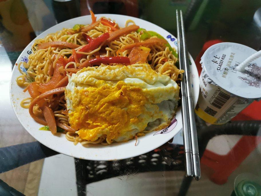 鸡蛋火腿炒面🥢