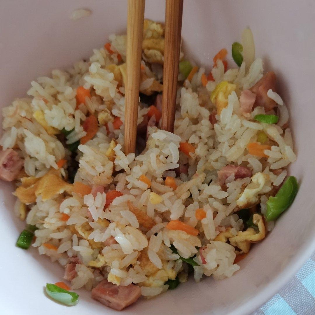蛋炒饭(不要扔剩的大米饭)