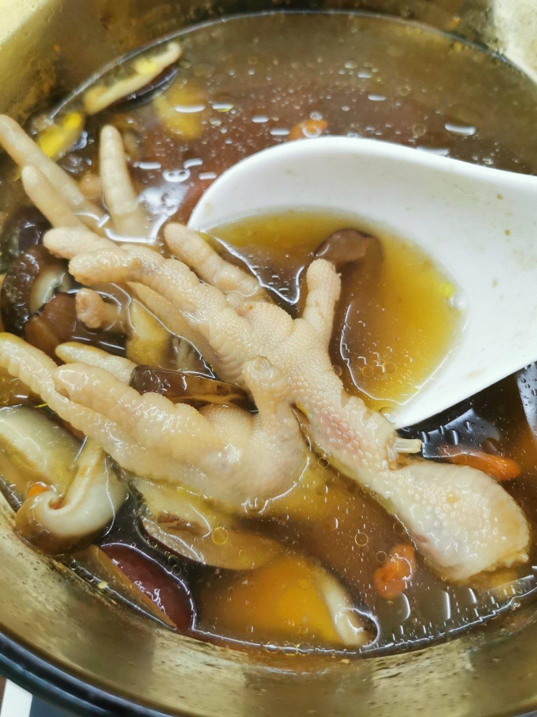 花胶鸡爪汤