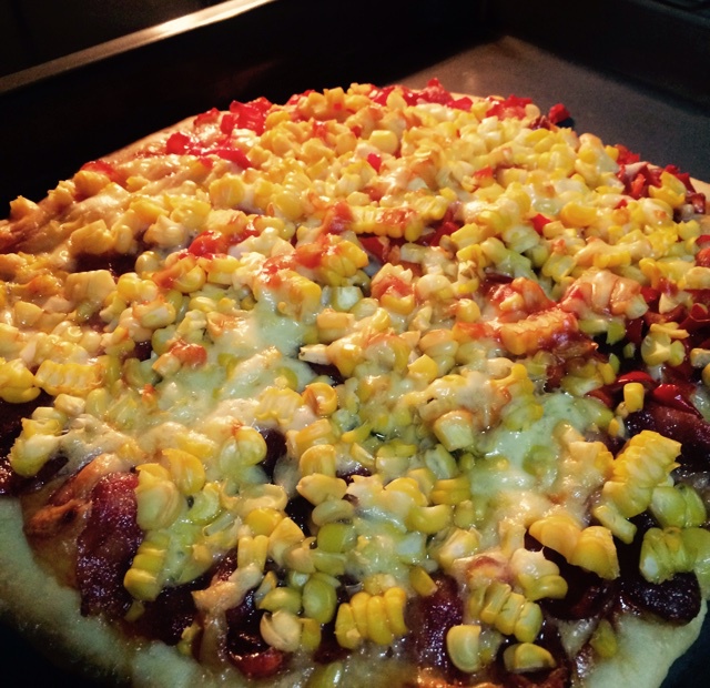 薄饼脆皮火腿pizza