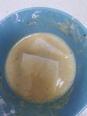 鸡蛋液黄金豆腐❗轻炸不油腻❗10分钟搞定的快手菜❗的做法 步骤3