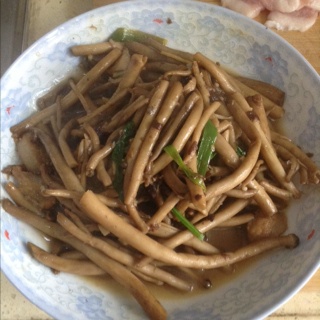 茶树菇炒五花肉