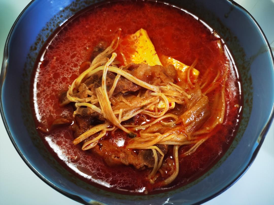 金针菇泡菜肥牛汤锅|妈妈再给我一碗