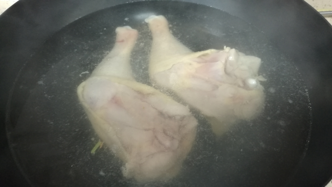 白切鸡全腿的做法 步骤3