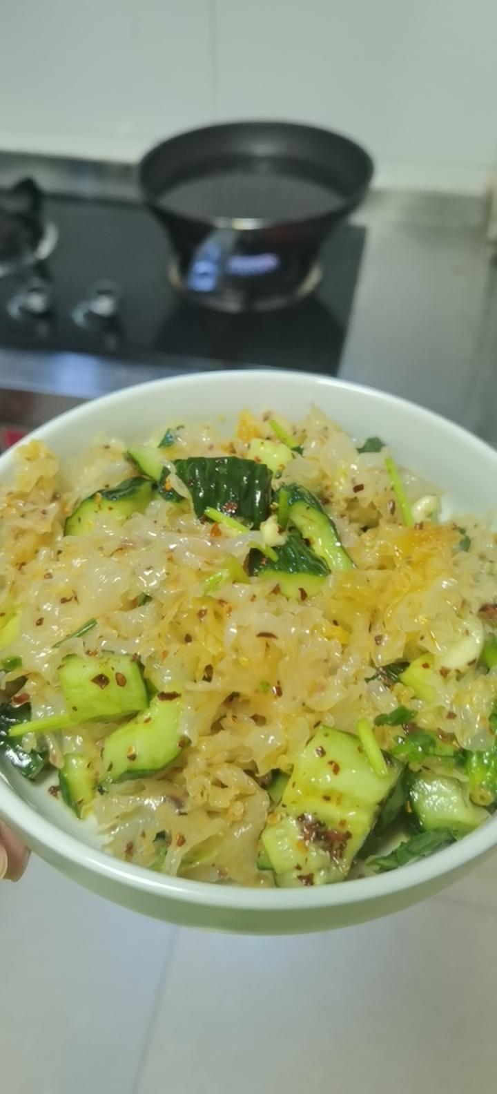 黄瓜拌银耳