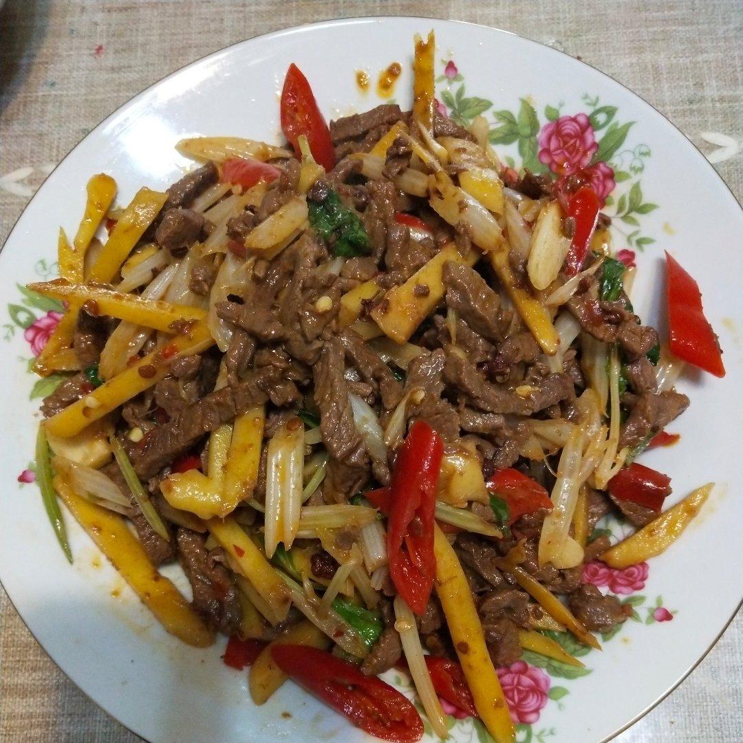 芹菜泡椒牛肉丝