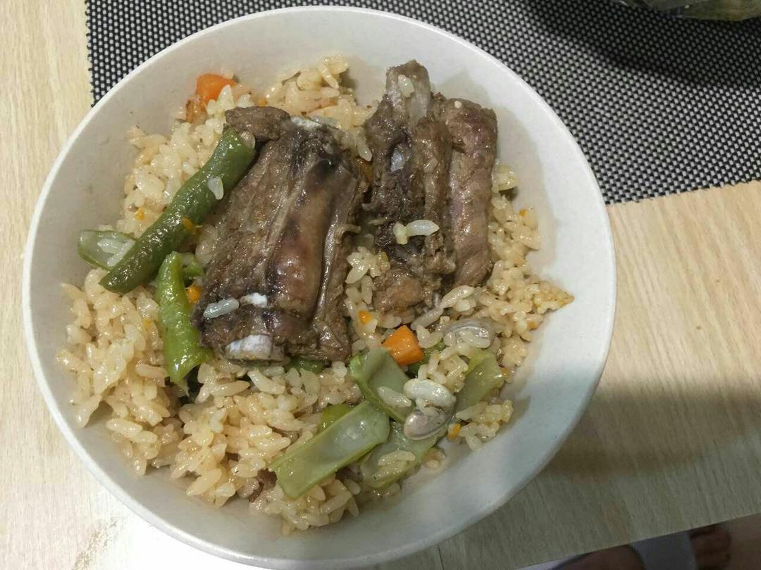 喷香排骨焖饭（爆好吃）