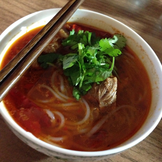 红油香辣牛肉米线