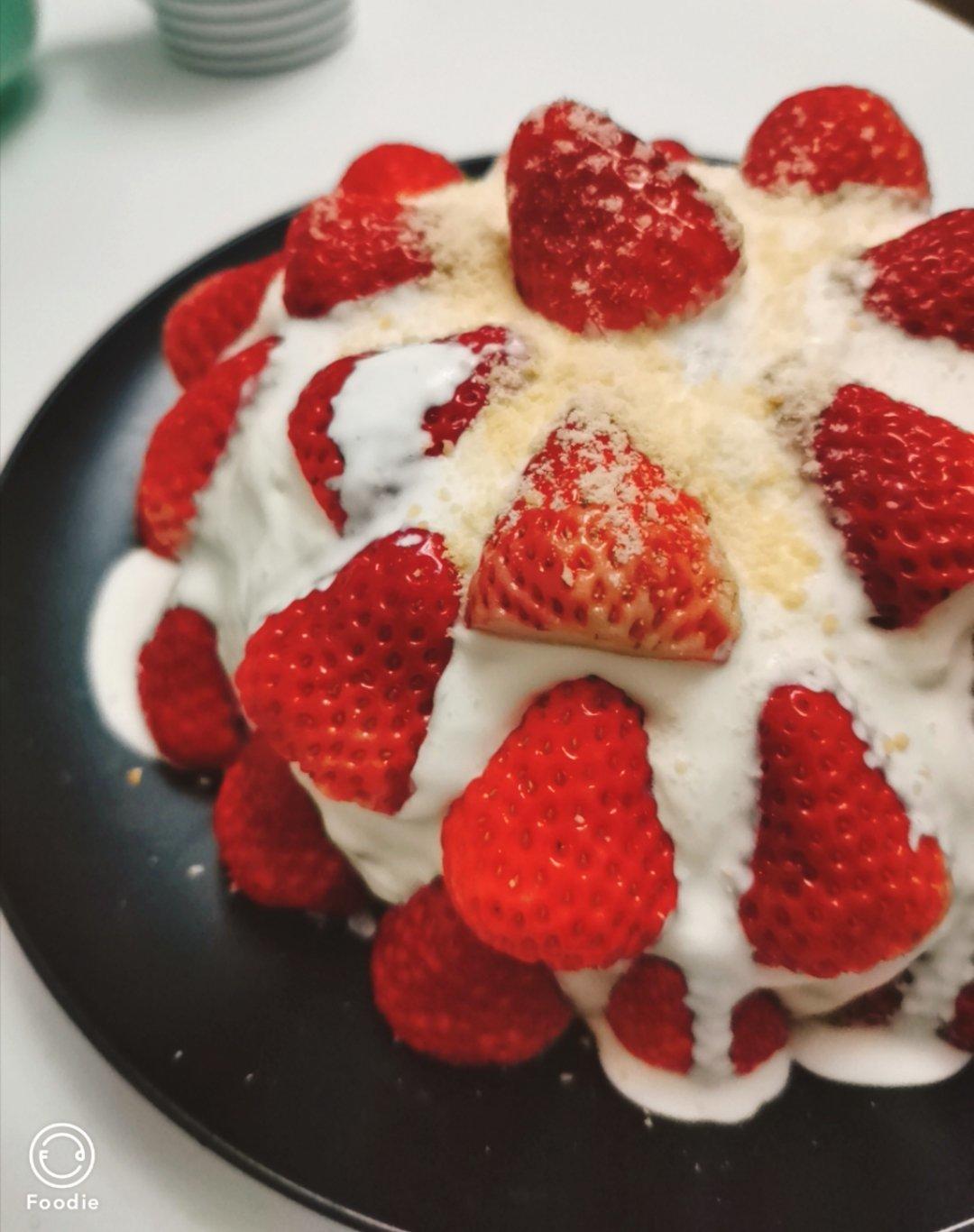 曼食慢语丨草莓芝士雪山蛋糕