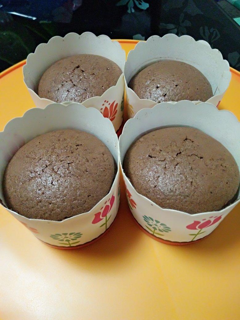 戚风杯子蛋糕^_^不开裂不回缩喔～