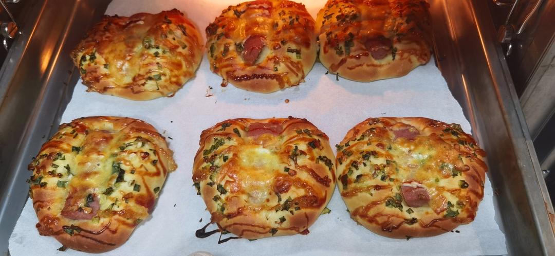 超松软的一发芝士香葱火腿沙拉面包|柔软拉丝|新手友好