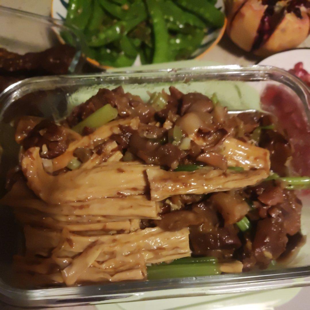 南乳腐竹牛腩煲