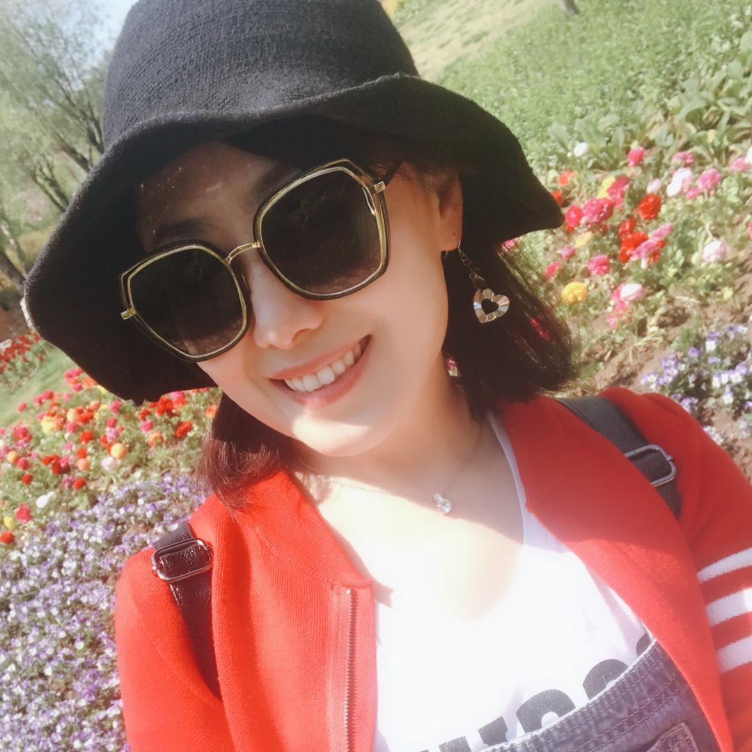 叼着狗的小骨头