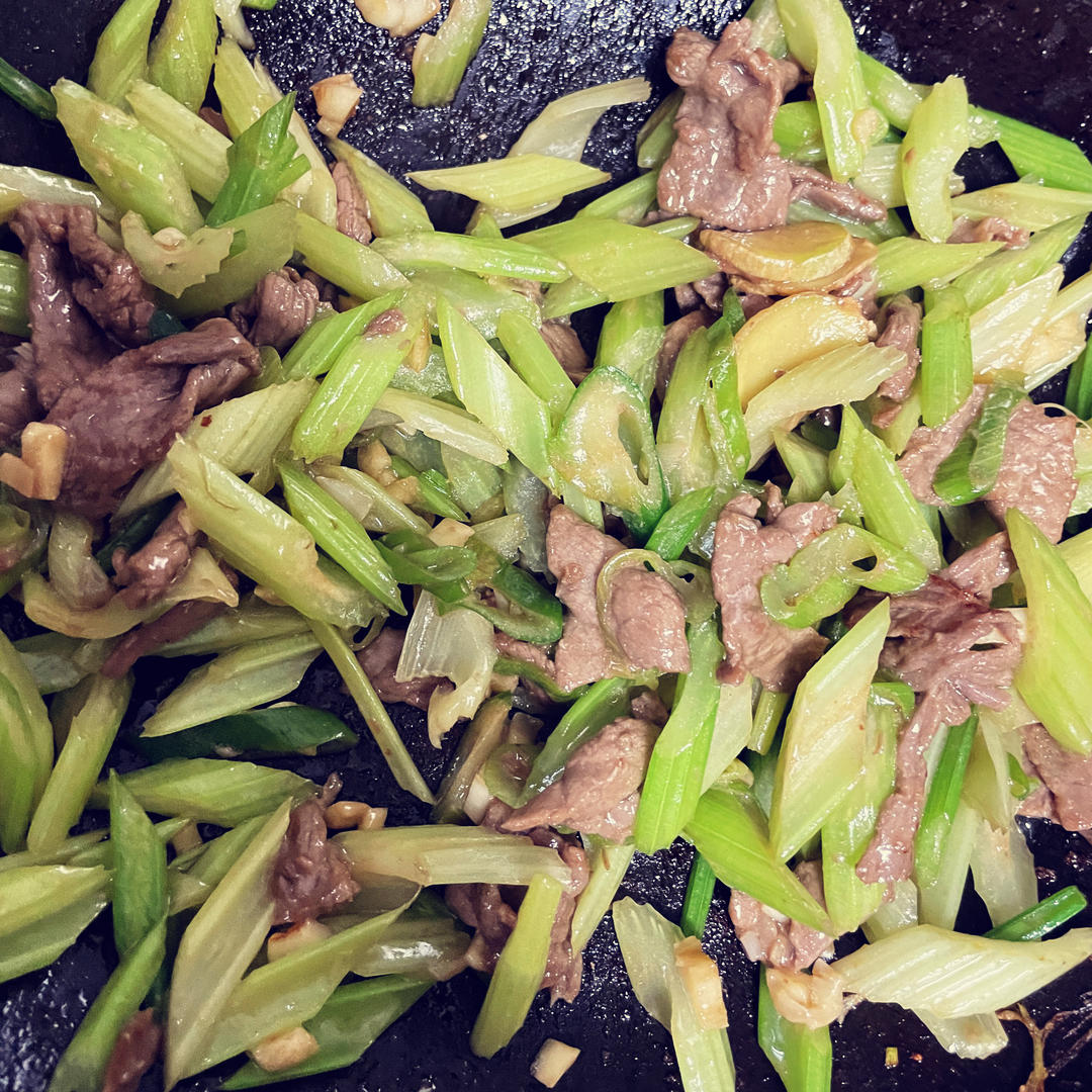 下饭芹菜炒肉
