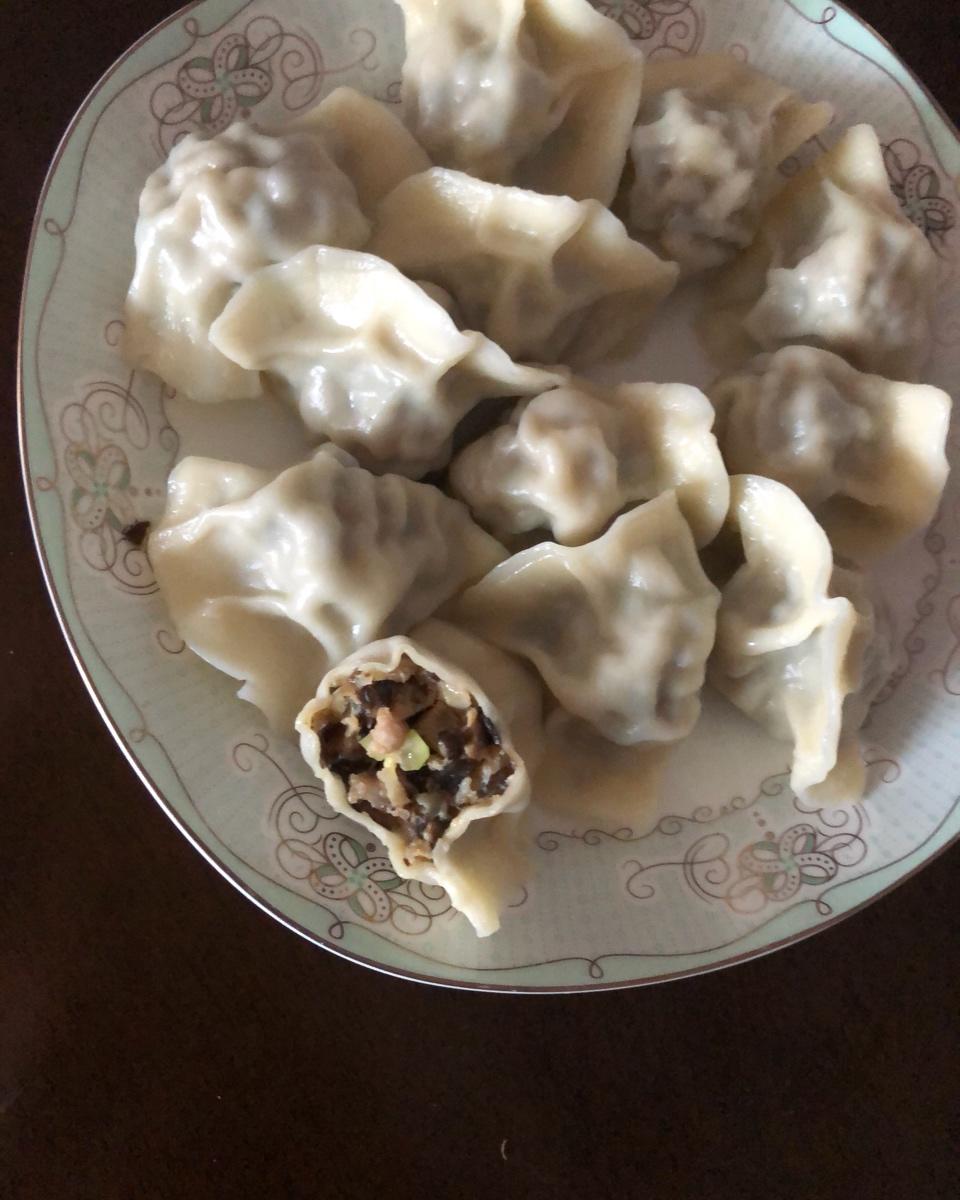 鲜掉眉毛的 三鲜水饺~