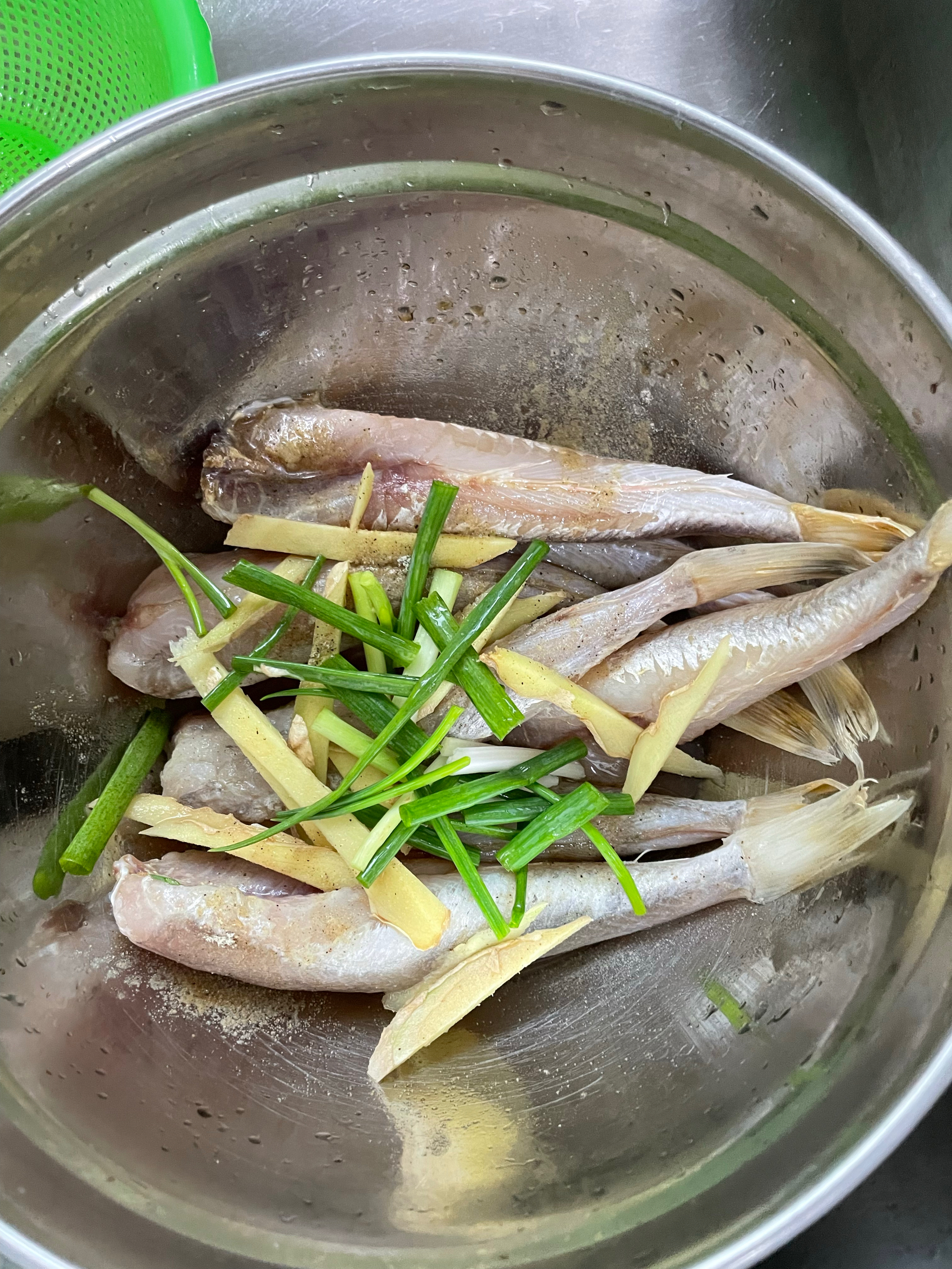 香酥红娘鱼的做法 步骤2
