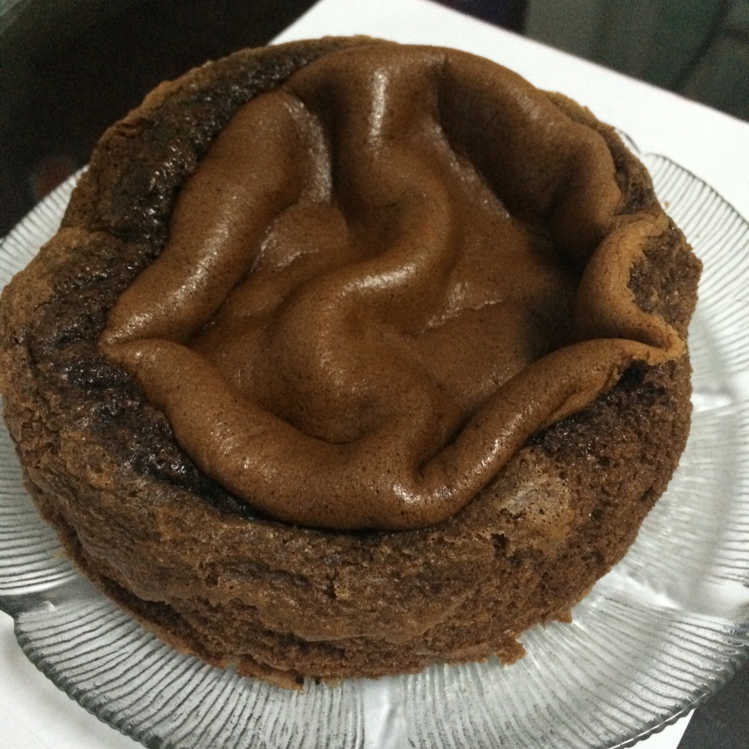 爆浆的巧克力凹蛋糕