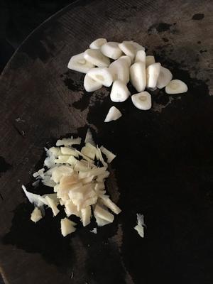 、彩椒菌菇烧豆腐。的做法 步骤4