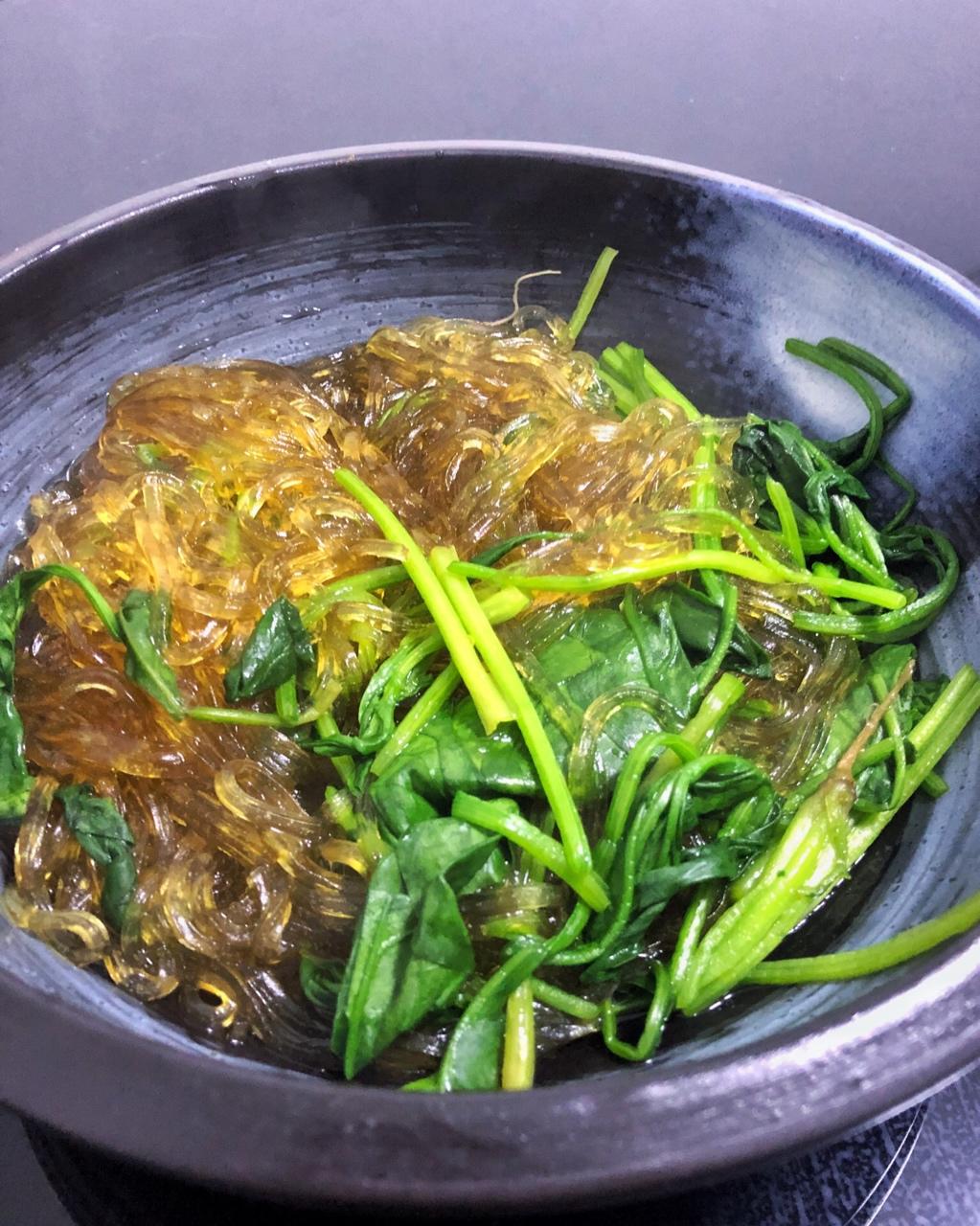 菠菜炒粉丝