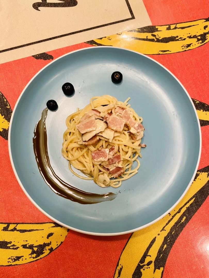 白蘑菇奶油培根意面