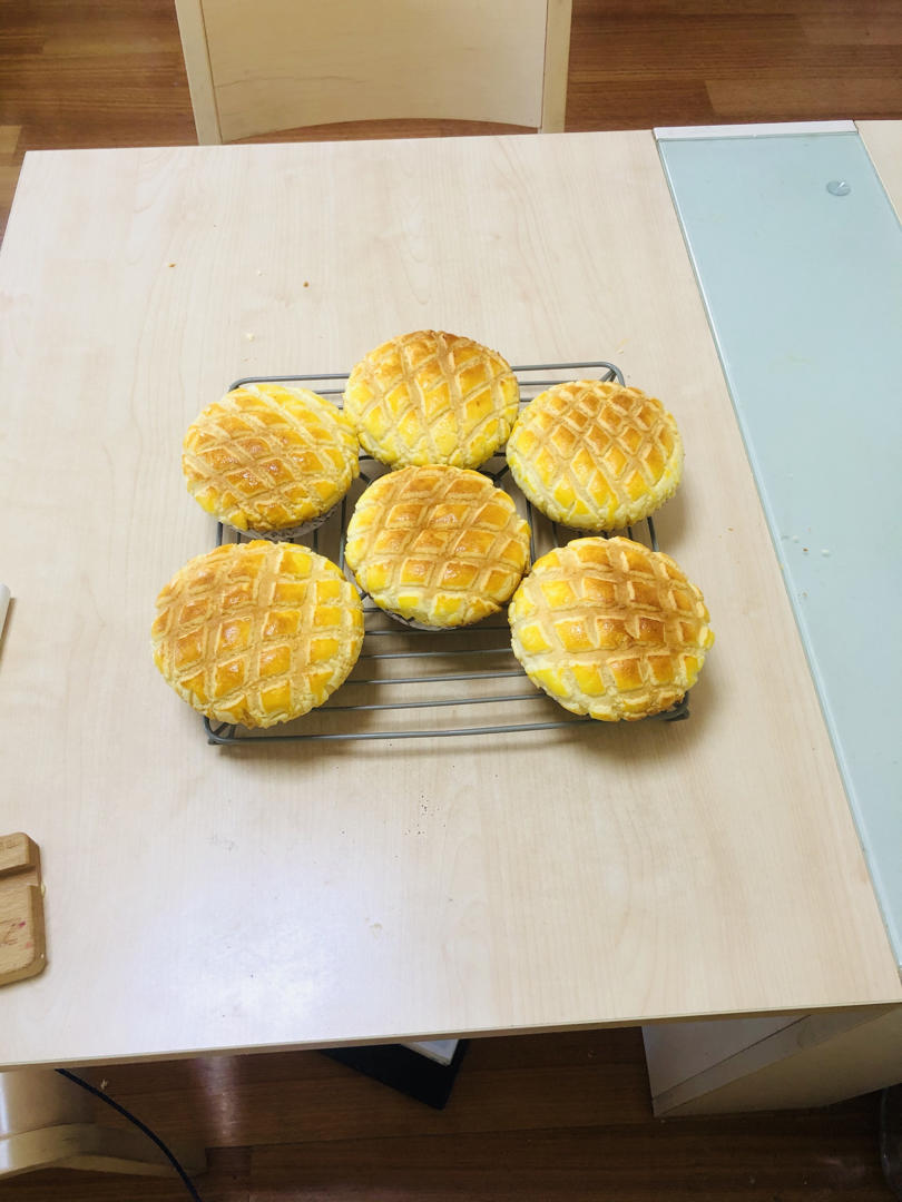 好吃到炸裂的港式菠萝包（附带制作酥皮的小视频）