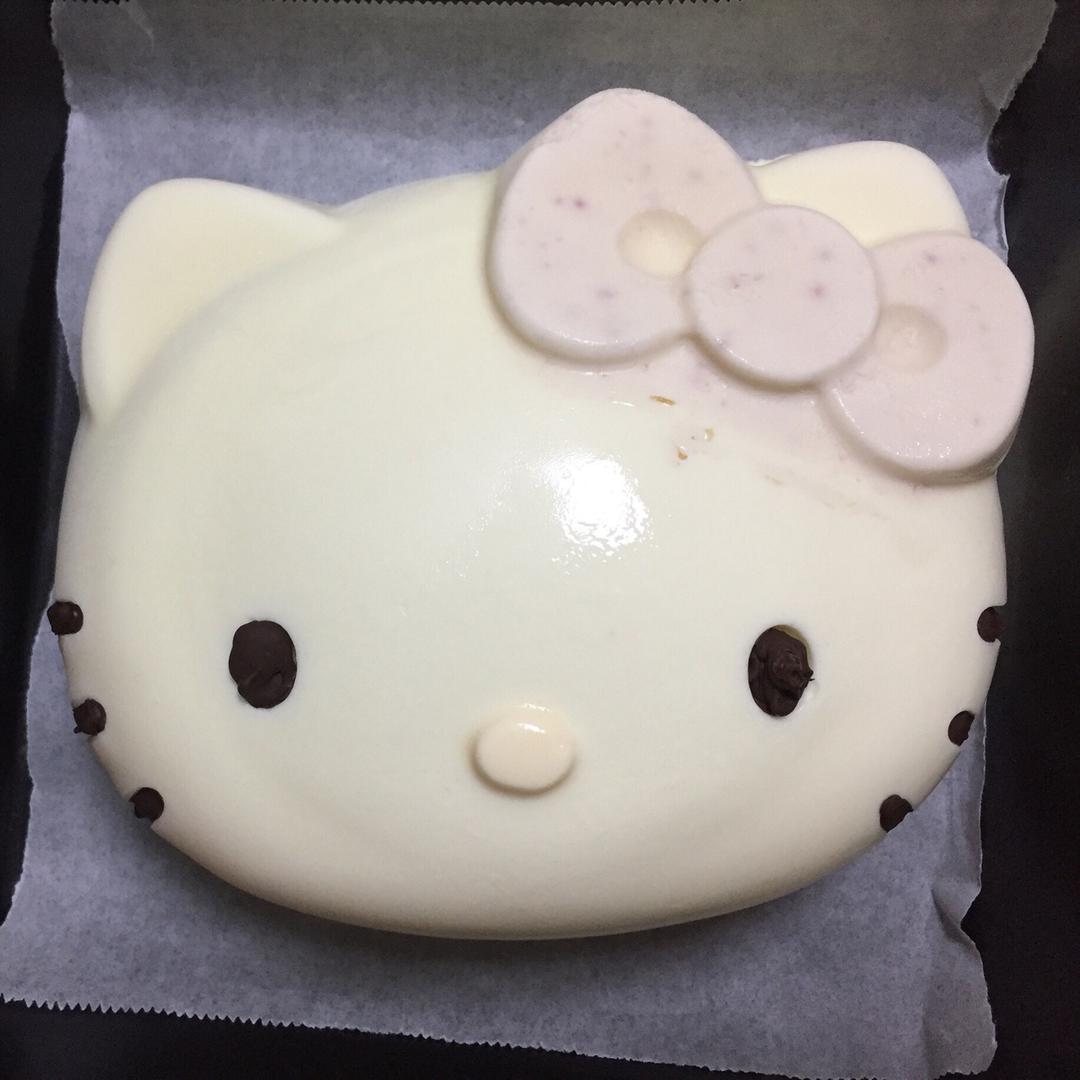6寸kitty芝士慕斯蛋糕