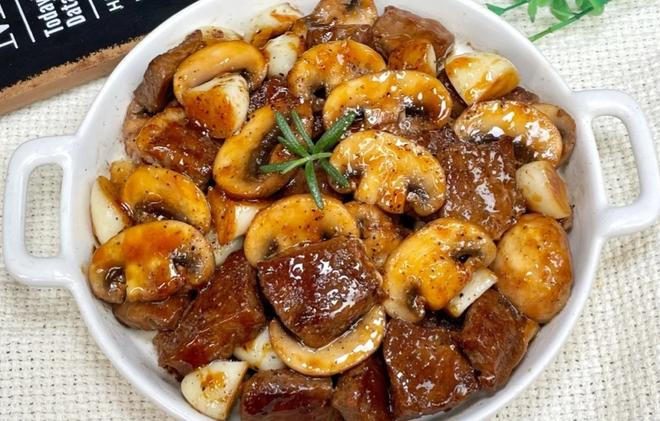 口蘑炒牛肉粒