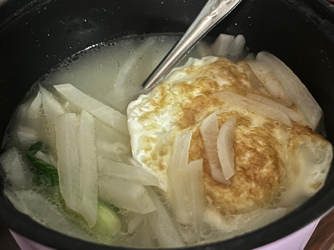 奶白鲜香的萝卜丝煎蛋汤