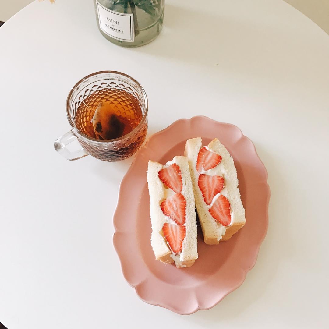【视频】奶油草莓三明治