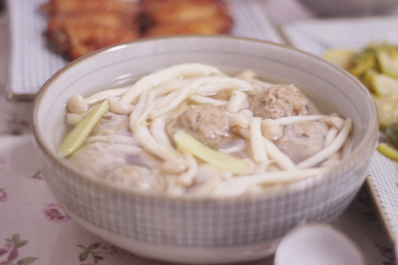 海鲜菇丸子汤