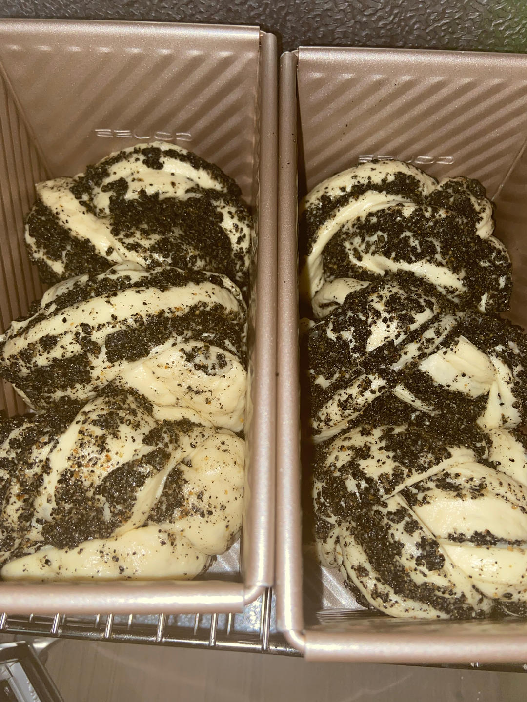 料多多系列--黑芝麻奶酥小吐司