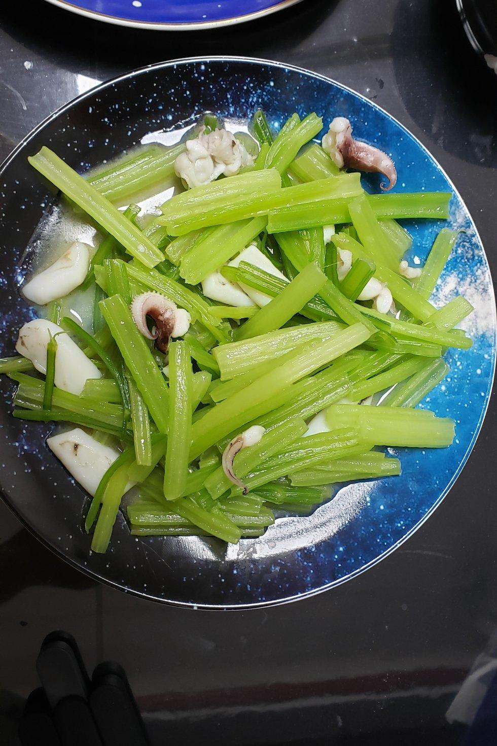 速炒芹菜鱿鱼（墨鱼）