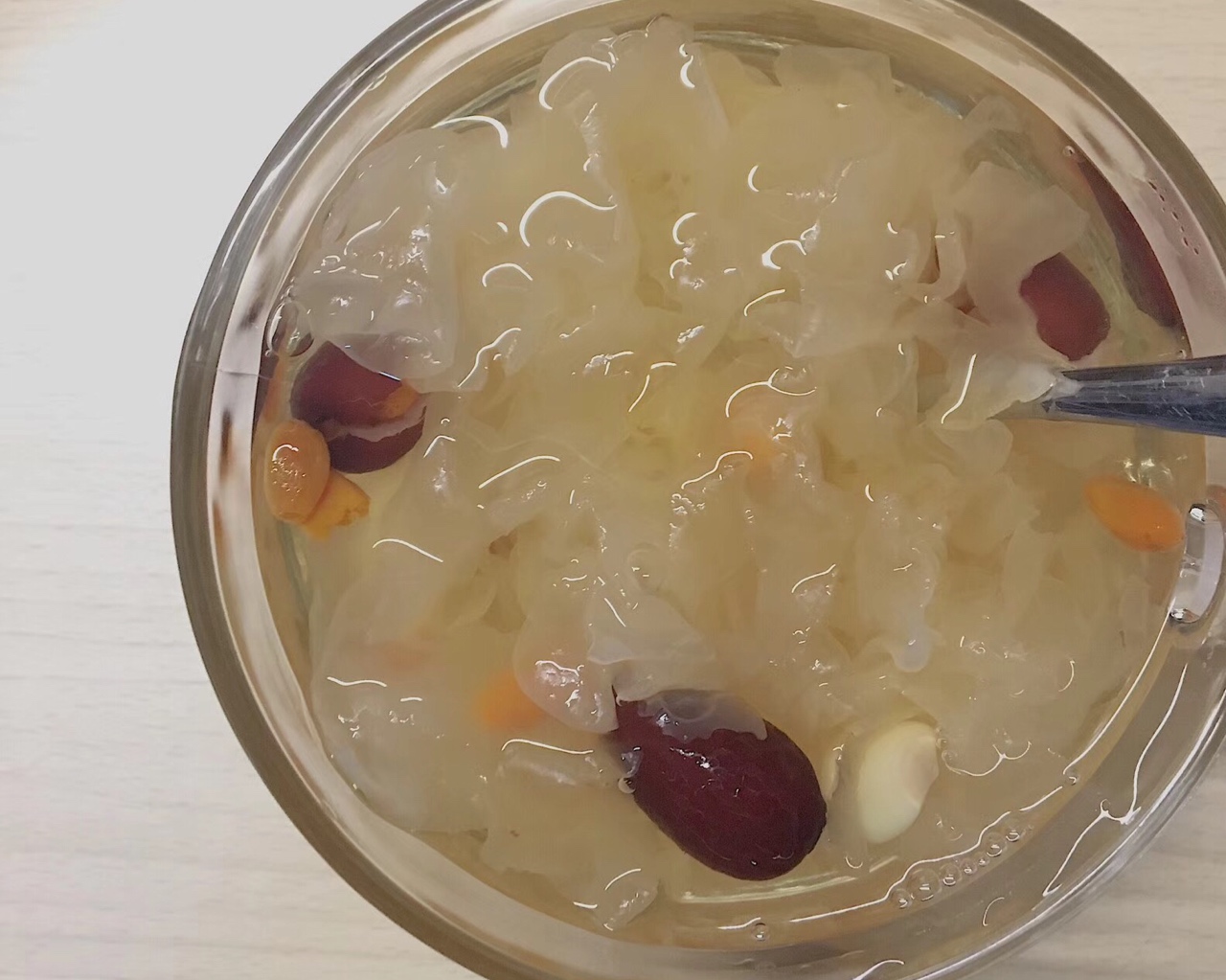 红枣枸杞莲子银耳糖水（电饭煲版）的做法