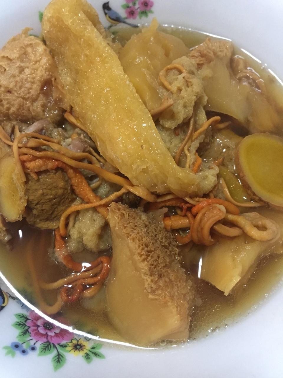 猴头菇虫草花竹荪排骨汤