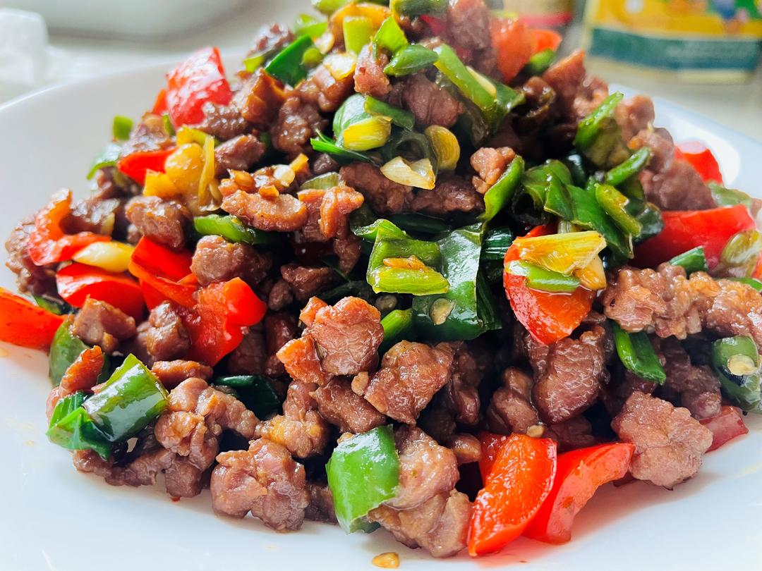 双椒牛肉丁的做法