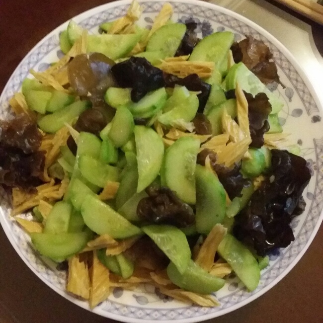 腐竹木耳黄瓜炒