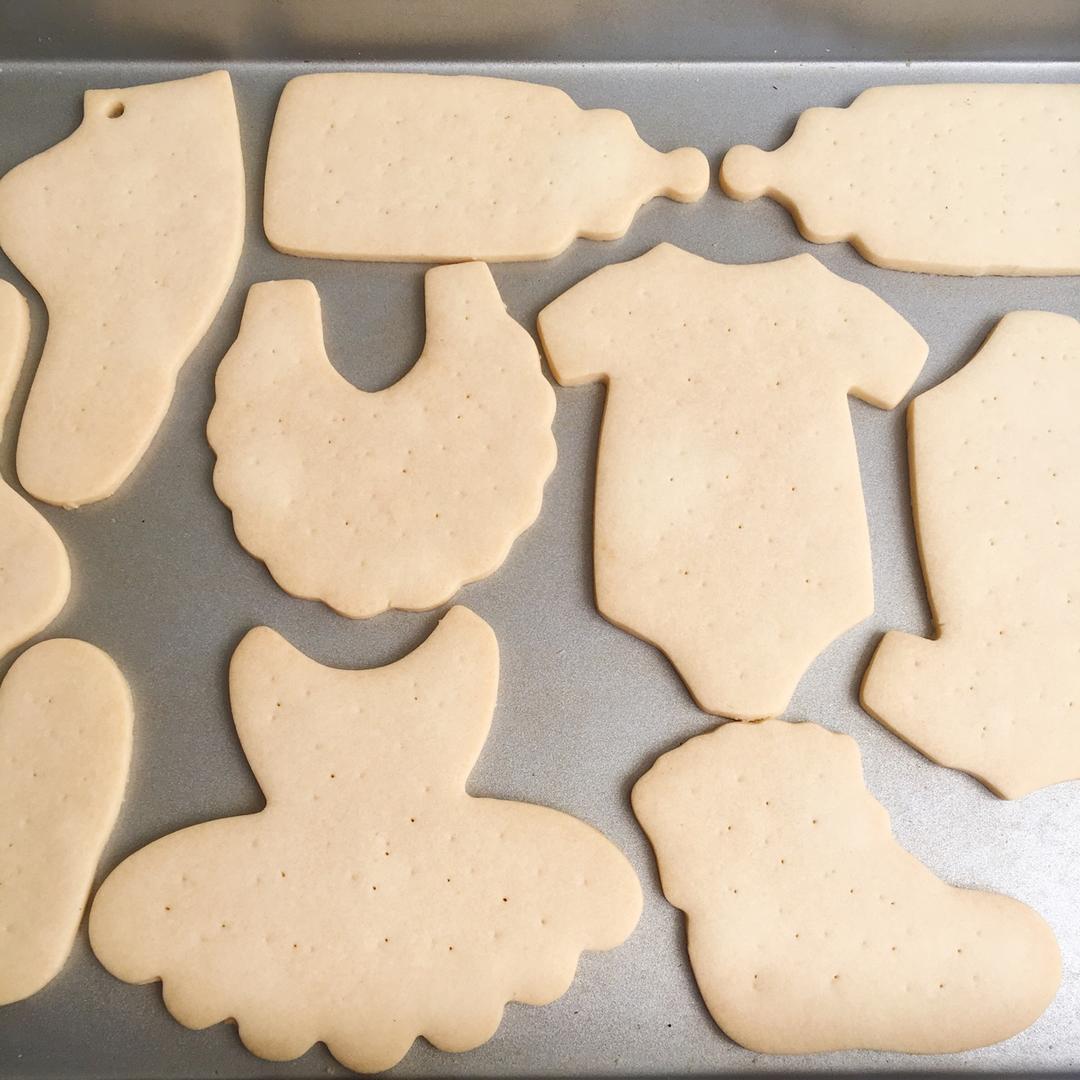 超简单！好吃又平整的糖霜饼干底的做法（附贴心小提示哦）